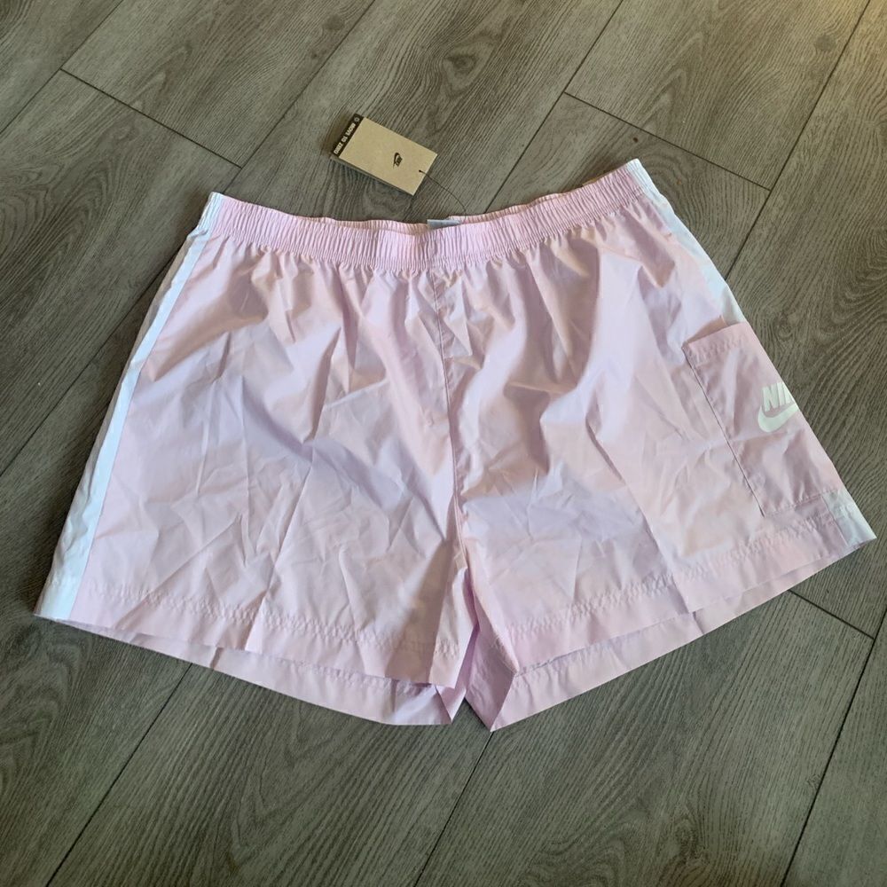 Nike woman’s standard fit high rise shorts